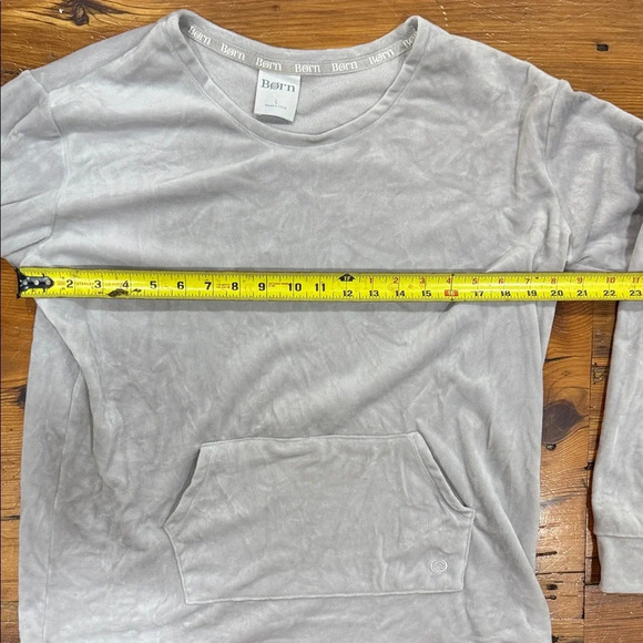 Born Soft Gray Long Sleeve Shirt Sweat Top with front pocket size large - Picture 3 of 8